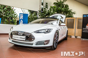 Besteht die Chance zu gewinnen: ein Tesla Model S (Foto: Ingram Micro)