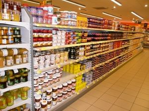 Supermarkt: Nicht nur Ware braucht Vielfalt (Foto: Gabi Schoenemann, pixelio.de)