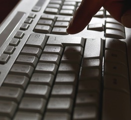 Tastatur: Viele Deutsche haben Angst im Web (Foto: pixelio.de, I-vista)