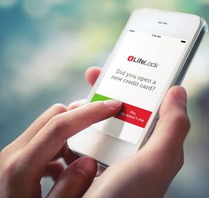 LifeLock auf dem Handy: FTC straft Unternehmen ab (Foto: lifelock.com)