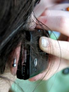 Telefonieren: App entlarvt Betrüger am Handy (Foto: Grey59/pixelio.de) Telefonieren: App entlarvt Betrüger am Handy (Foto: Grey59/pixelio.de)