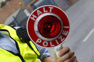 Halt, Polizei: App zeichnet Kontrollen auf (Foto: pixelio.de/Tim Reckmann)