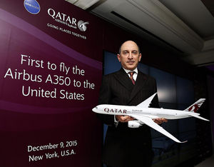 Akbar Al Baker feiert die Landung des ersten Airbus A350  in den USA (Foto: QR)