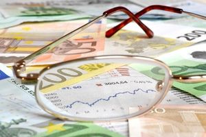 Geld: Anleger wollen nachhaltig investieren (Foto: pixelio.de/Andreas Hermsdorf)