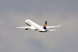 Flugzeug: Technik ist vielerorts zu oft am Steuer (Foto: Dirk Kruse, pixelio.de)