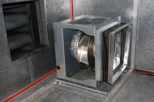 RadiPac EC-Ventilatoren von ebm-papst im RLT-Gerät (Foto: ebm-papst)