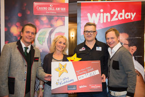 Spenden-Scheck von Casinos Austria und win2day (© win2day)