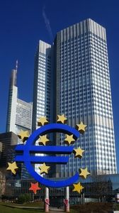 EZB in Frankfurt: Geldpolitik kaum wirksam (Foto: pixelio.de/Joerg Trampert)