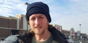 Abe Hagenston: Der Obdachlose nimmt auch gerne VISA (Foto: facebook.com) Abe Hagenston: Der Obdachlose nimmt auch gerne VISA (Foto: facebook.com)