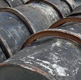 Ölfässer: Russland lässt Preise weiter absacken (Foto: pixelio.de/Lichtkunst.73)
