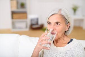 Kaffee- und Wasserversorgung im Seniorenheim (Foto: fotolia)