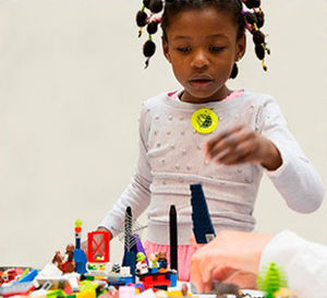 Spielendes Mädchen: Lego fährt zweiten Rekordgewinn ein (Foto: lego.com)