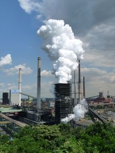 Schwerindustrie: CO2-Ausstoß ist nützlich (Foto: pixelio.de, Dieter Schütz)