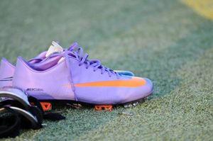 Schuhe: Nike gibt religiöse Begriffe frei (Foto: Nils Fabisch/pixelio.de)