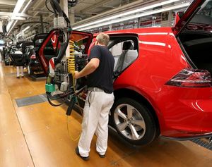 Golf-Produktion: Mitarbeiter womöglich bald ohne T-Shirts (Foto: vw.de)