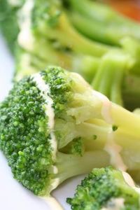 Broccoli: Inhaltsstoff hilft bei Krebstherapie (Foto: pixelio.de, Maren Beßler)