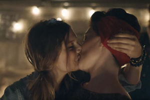 Kuss: Verärgerte Eltern beschweren sich über Spot (Foto: Kellogg's/YouTube)