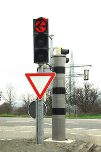 Kreuzung mit Ampel: dank neuem System unnötig (Foto: pixelio.de, H.D. Volz)
