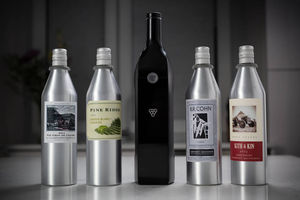 Spezial-Flasche und Wein-Kanister: sollen Frische erhalten (Foto: kuvee.com) Spezial-Flasche und Wein-Kanister: sollen Frische erhalten (Foto: kuvee.com)