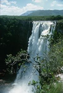 Wasserfall: Aktuelle Dürre belastet Venezuela stark (Foto: pixelio.de, Chris)