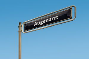 Augenarzt Dr. Gäckle im Augenlaserzentrum Neu-Ulm (© Thomas Reimer-Fotolia)