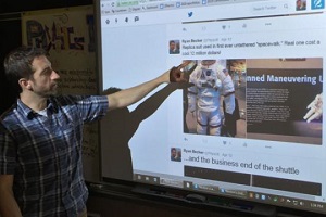 Tweets an der Tafel: wecken Interesse bei Schülern (Foto: Luis Bango)