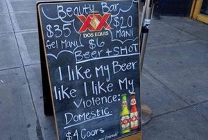 Gewaltsamer Werbespruch: rasch wieder entfernt (Foto: facebook.com, Derek Noel)