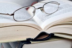 Buch: Abstraktes Denken beim Lesen aktiv (Foto: Andreas Hermsdorf /pixelio.de)