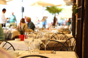 Restaurant: Aus der Ferne sieht alles besser aus (Foto: pixelio.de/w.r.wagner)