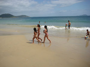 Strand: Mädchen sollten anziehen, was sie wollen (Foto: flickr.com/atramos)