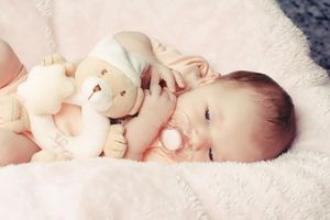 Baby: Schnelles Einschlafen kann gelernt werden(Foto: schenzelarts/pixelio.de)