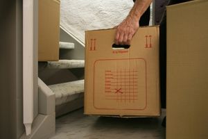 Umzugskarton: Wird oft umgezogen, leiden Kinder (Foto: pixelio.de/Rainer Sturm)