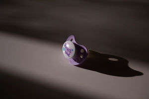 Schnuller: Pro-Life-Vereinigungen unter Druck (Foto: Kolja Fleischer/pixelio.de) Schnuller: Pro-Life-Vereinigungen unter Druck (Foto: Kolja Fleischer/pixelio.de)