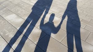 Familie: Ehe hat Auswirkung auf Psyche des Kindes (Foto: pixplosion/pixelio.de)