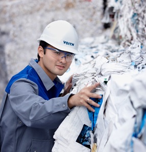 Voith-Mitarbeiter: Im Papierbereich wird stark eingespart (Foto: voith.com)