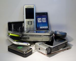 Handys: Viele User sind bereits umgestiegen (Foto: pixelio.de/Harald Wanetschka)