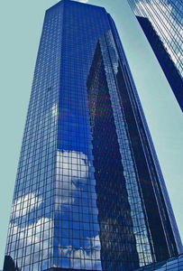 Tower der Deutschen Bank: massive EDV-Probleme (Foto: pixelio.de, Jörg Sabel)