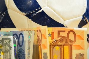 Fußball-Wette: Zahlt sich vor allem für Tipster aus (Foto: pixelio.de/Paulwip)