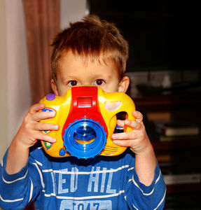 Spielzeug: kann die Gesundheit gefährden (Foto: Karl-Heinz Laube, pixelio.de)