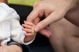 Hände: Fruchtbarkeitsbehandlung meistens erfolgreich (Foto: pixelio.de, E. H.)