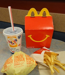 Fast-Food für Kinder: kommt oft zu gut an (Foto: Calgary Reviews, flickr.com)