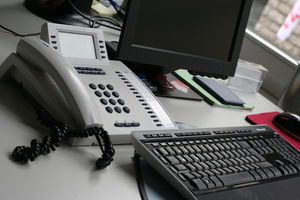 Büro: Mehr Stress, aber auch mehr Arbeitswille (Foto: Martin Moritz/pixelio.de)