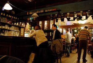 Unsozial: Direkte Interaktion statt Smartphones (Foto: Flickr.com/Laura Bittner)