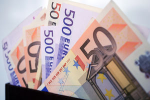 Geldscheine: Europas Banken bei Krise in Gefahr (Foto: pixelio.de/Esther Stosch)