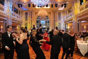Branche tanzt auf dem Ball der Mechatronik in Wien (Foto: V. Malisa)