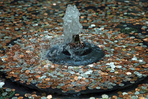 Brunnen: Auf der Straße sprudelt es bares Geld (Foto: pixelio.de/Andrea Damm)