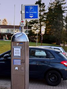 Parkuhr: App bietet billigere Parkplätze (Foto: pixelio.de/Rudolpho Duba)