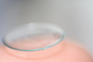 Kontaktlinse: sendet Daten zu Blutzuckergehalt (Foto: pixelio.de, traumtänzerin)