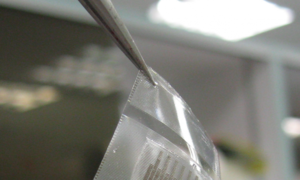 Prototyp: neuer Kondensator entwickelt (Foto: Xiaodong Chen, ntu.edu.sg) Prototyp: neuer Kondensator entwickelt (Foto: Xiaodong Chen, ntu.edu.sg)