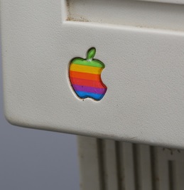 Apple-Logo: Konzern soll 13 Mrd. Euro nachzahlen (Foto: pixelio.de/Tim Reckmann)